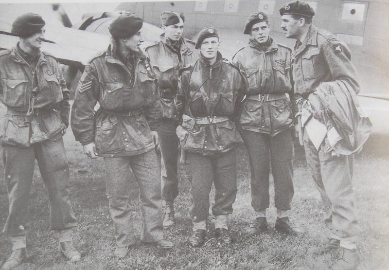 OS Maj-Gen.R.Urquart & pilots. 29 Sep '44