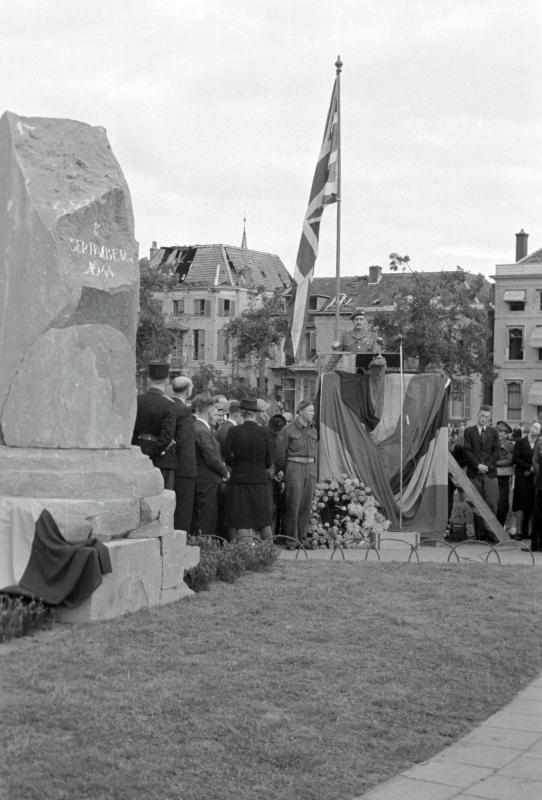 OS The Airborne Monument Arnhem 17 September 1945 pg2