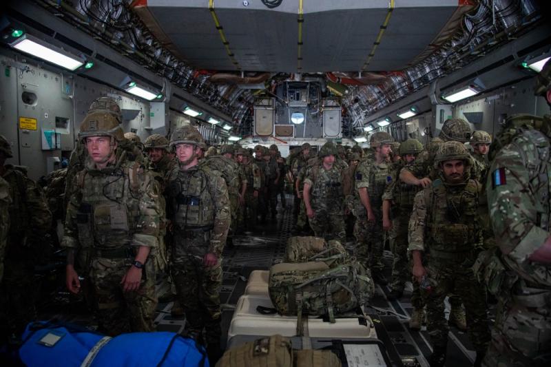 OS Members of 16 Air Assault Brigade arrive in Kabul on Op Pitting