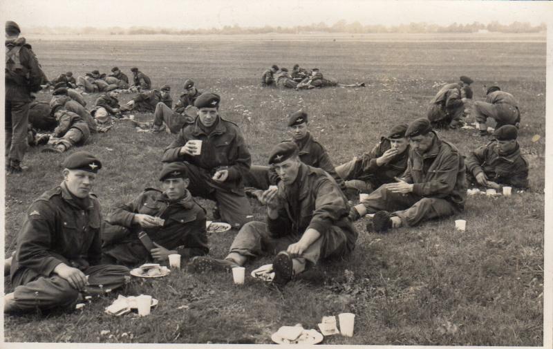 Joe Lee and members of 1 Para eating lunch on an exercise.