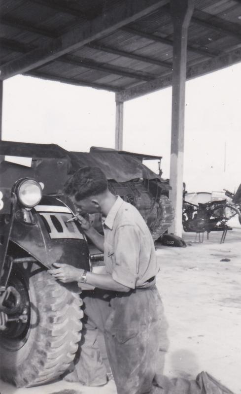 OS 1951-09 ,Pte David Hunt,3 Para, spruces up vehicle insignia, Wayne's Keep, Cyprus