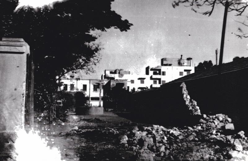 OS 1952-01-25 Wall demolished by Centurion tank, Bureau Sanitaire, Islmailia, Egypt