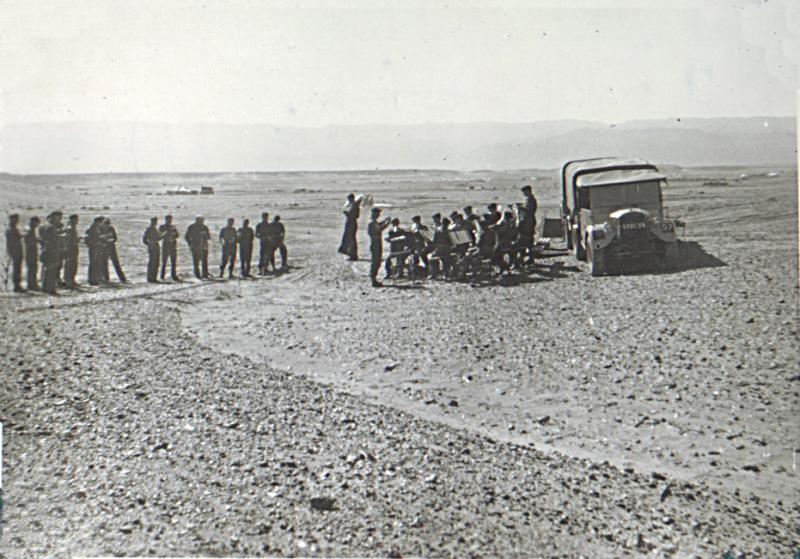 OS 1952-02-10 Service, death of George V1,Eastern desert, somewhere between Suez & Cairo 3 Para (DH pic)