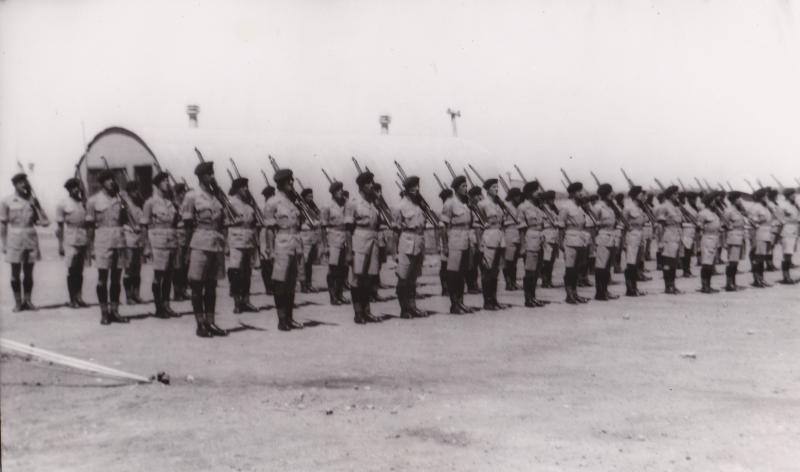 OS 1952-04-04 HQ Coy,3 Para on parade, Shandur Camp, Fayid, Egypt 