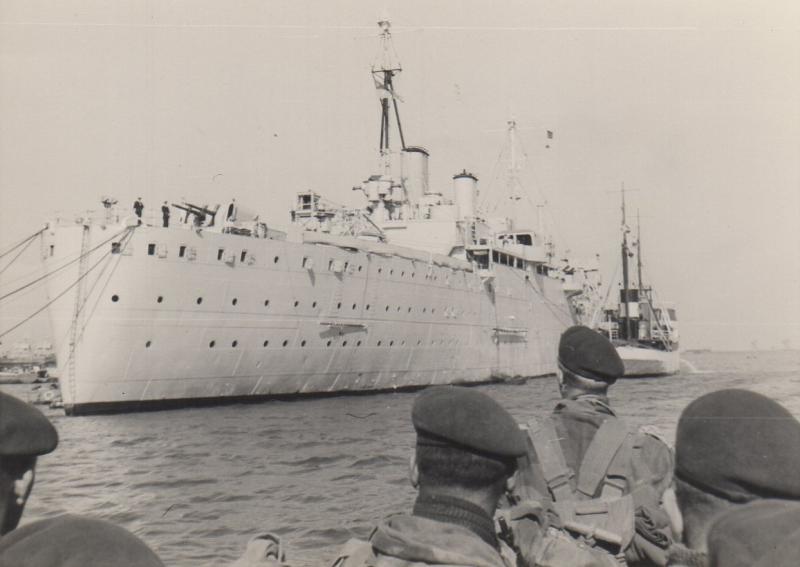 OS 96 Para Bty Port Said Nov 1956 War ship