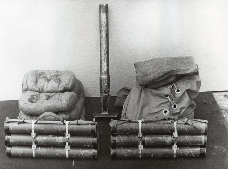 OS 2 inch Mk 8 (AB) mortar and bomb cases 1950