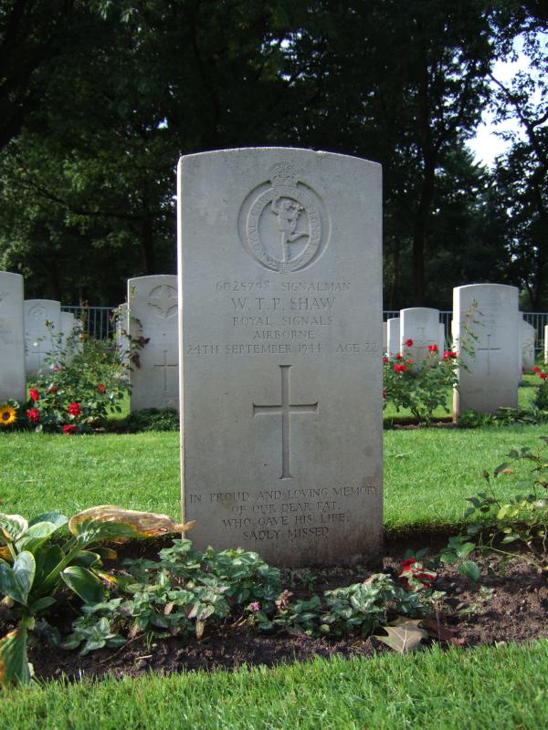 OS #17-B-14. Sigmn. W.T.P.Shaw_. 1 Abn Div Sigs. Oost Cem. Oct 2015