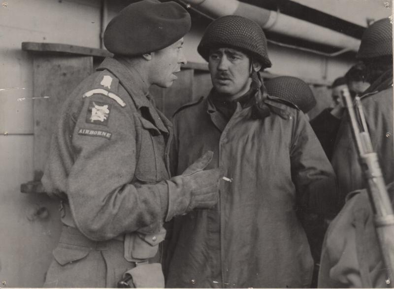 AA An Airborne Lieutenant-Colonel confers with Major John Frost.
