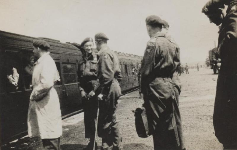 Brigadier Hill with Canadian Paratroopers getting ready to go home, Aldershot station 1945