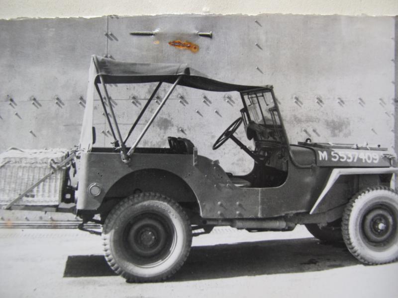 Additional stowage on the rear hull of Airborne jeep for wicker basket supply case, c.1944