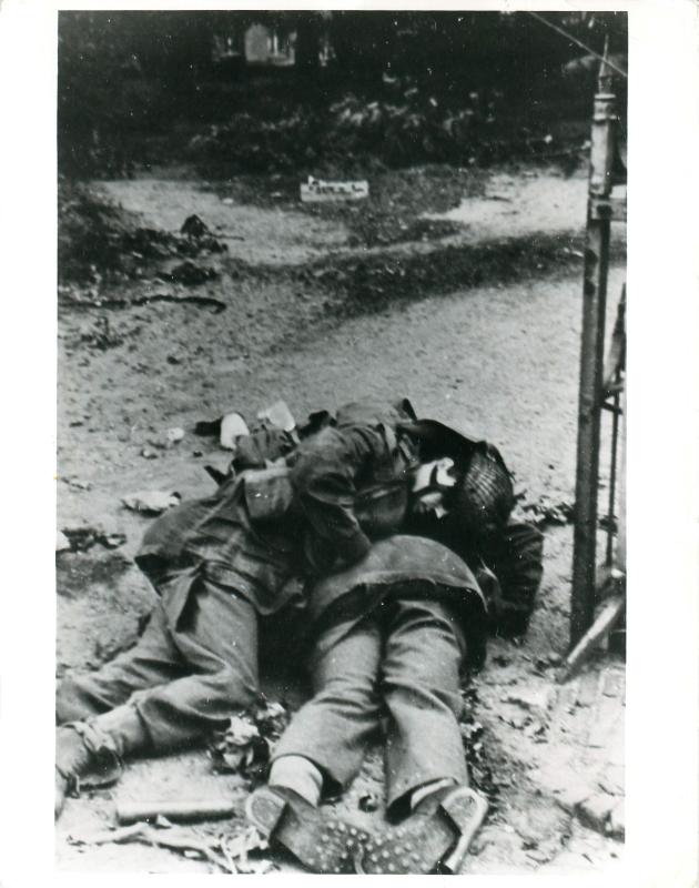 Photo of two dead Allied soldiers posed by Germans in Oosterbeek. 