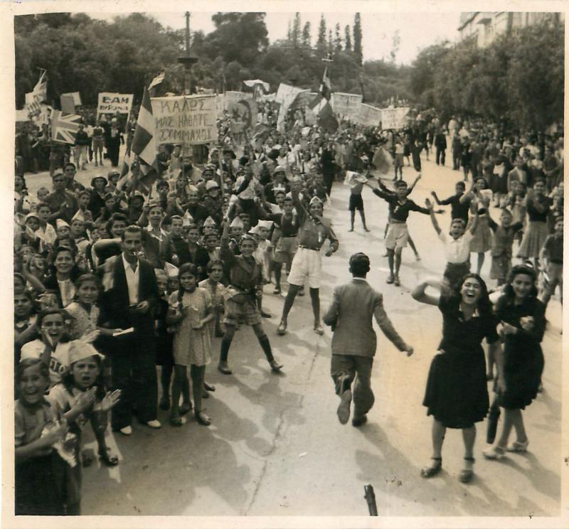 Greek civilians crowd in the streets to welcome British paratroopers.