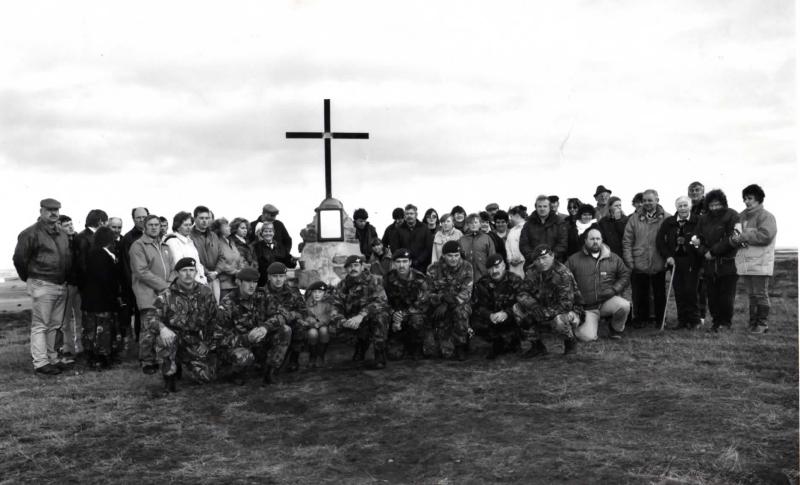 2 Para Falkland Veterans and villagers from Goose Green at memorial in 1992