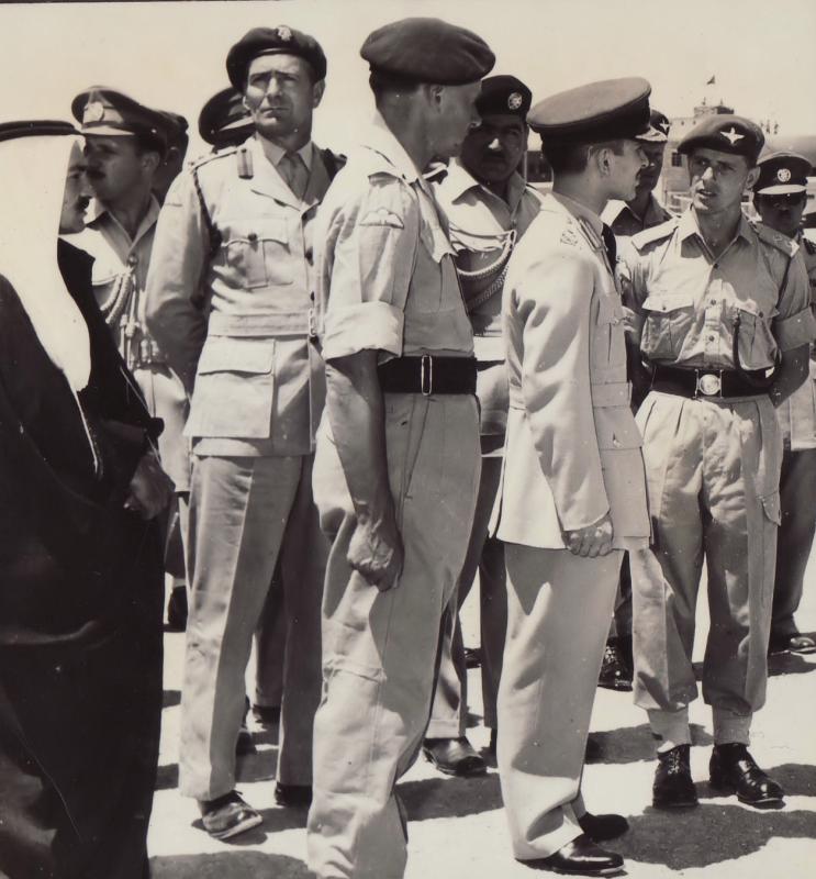 HM King Hussein of Jordan with 2 Para