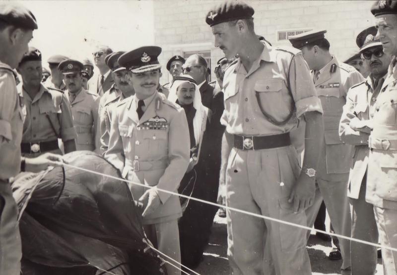 HM King Hussein of Jordan with 2 Para