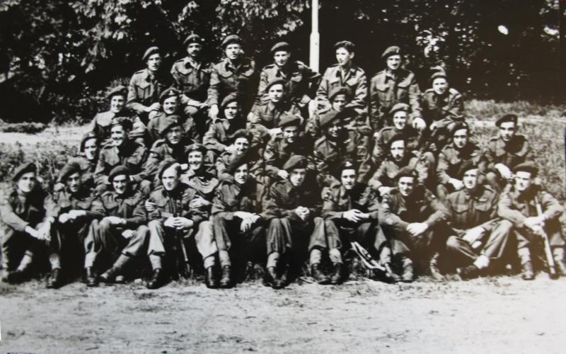 Group photo of 2nd (Airborne) Forward Observer Unit, 1945