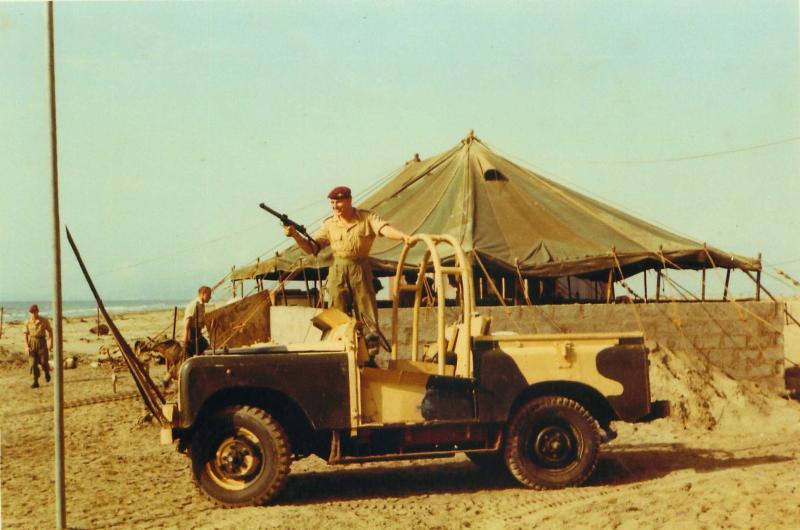 Members of 1 PARA at Beech Road Checkpoint, Aden, 1967