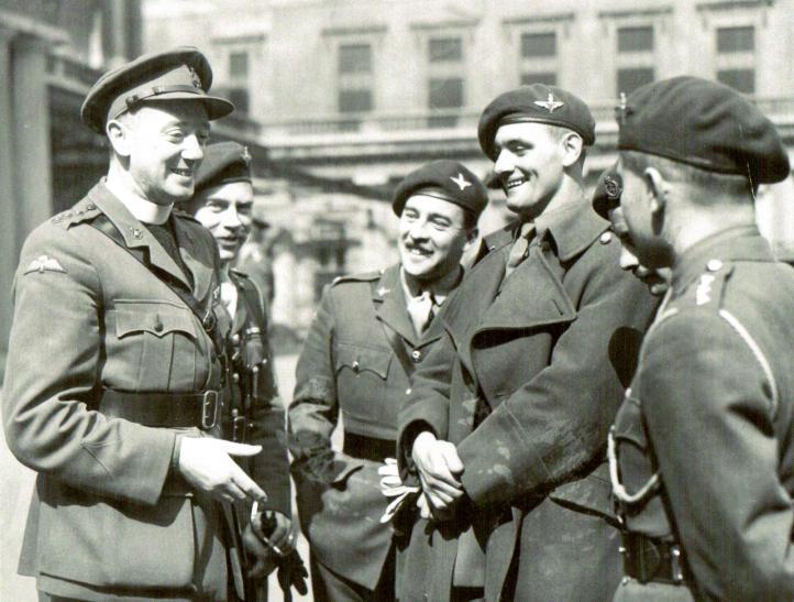 Men of 2 Para at Buckingham Palace after receiving their awards, 1944. 