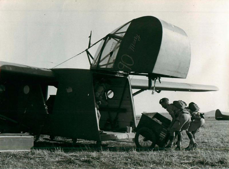 Men of the Border Regiment demonstrate method of unloading equipment from a Waco Glider. June/July 1943.
