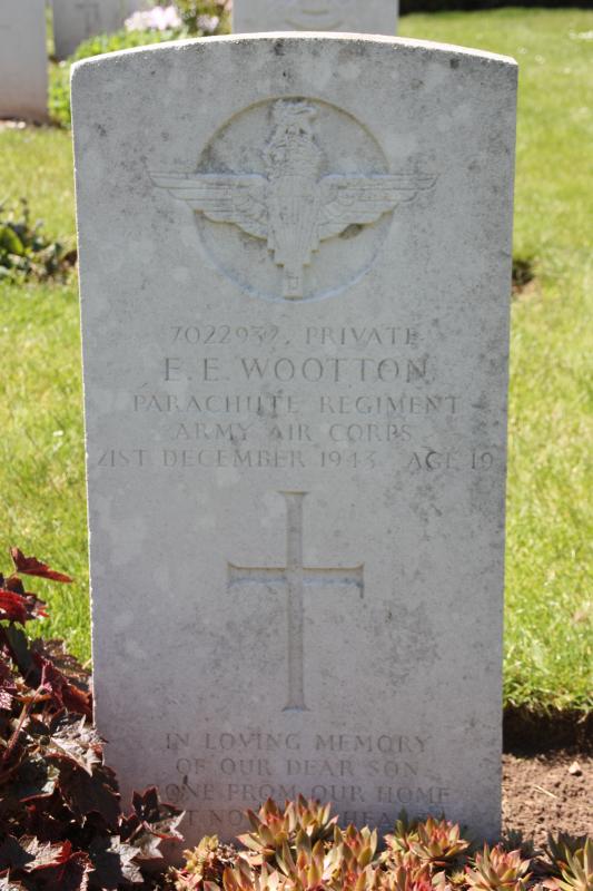 Headstone of Pte EE Wootton, Tidworth Military Cemetery, Wiltshire, UK