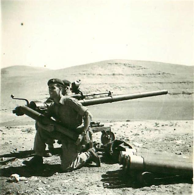 Soldiers of 2 PARA prepare to load a 106mm Anti-Tank Gun, Jordan, 1958