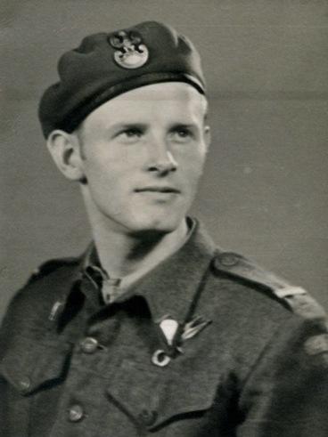 L/Cpl Zdzislaw Galasiak, 10 September 1945. | ParaData
